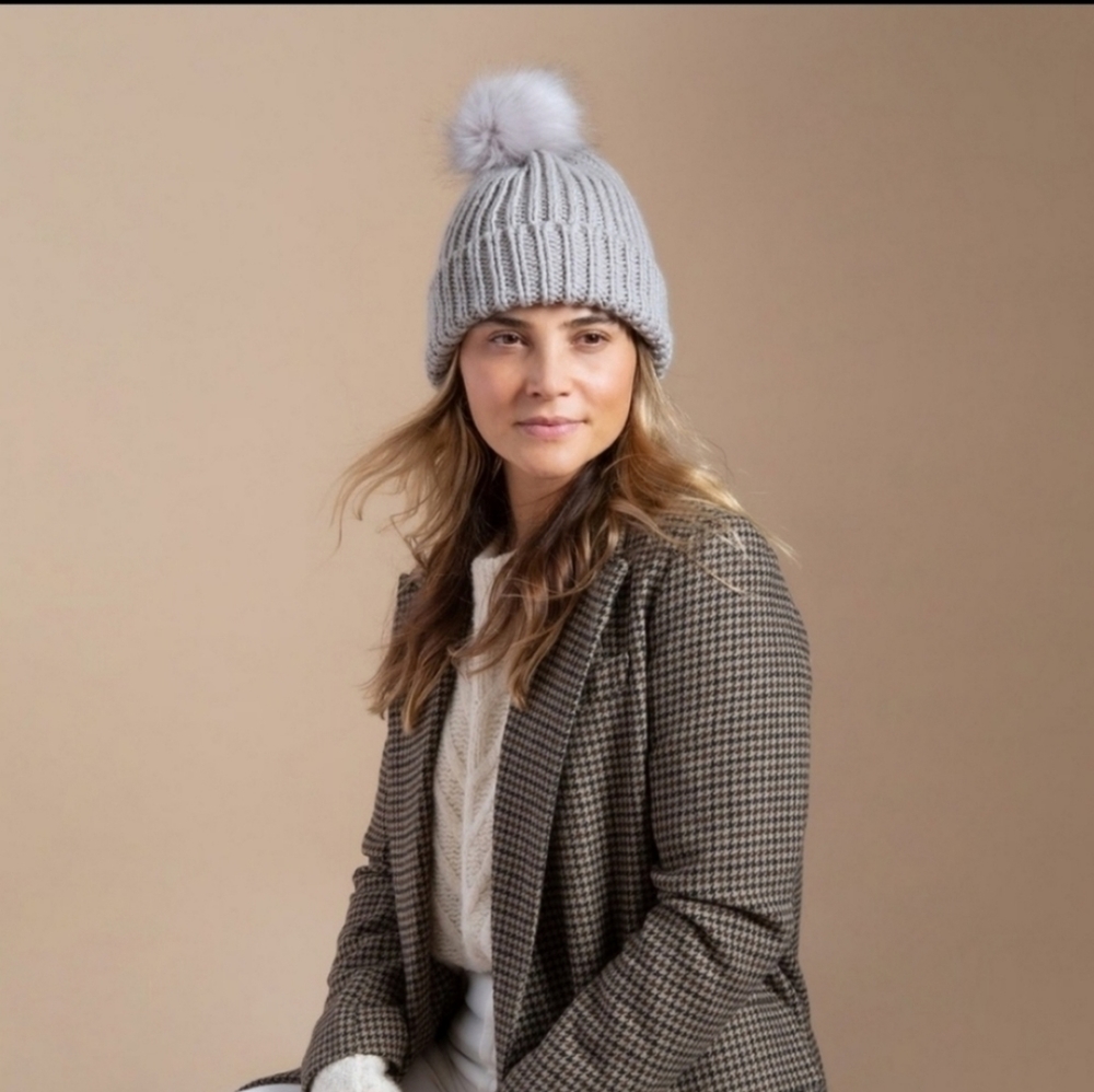 Hat Attack light Grey Knit Beannie with removable pom pom NWT